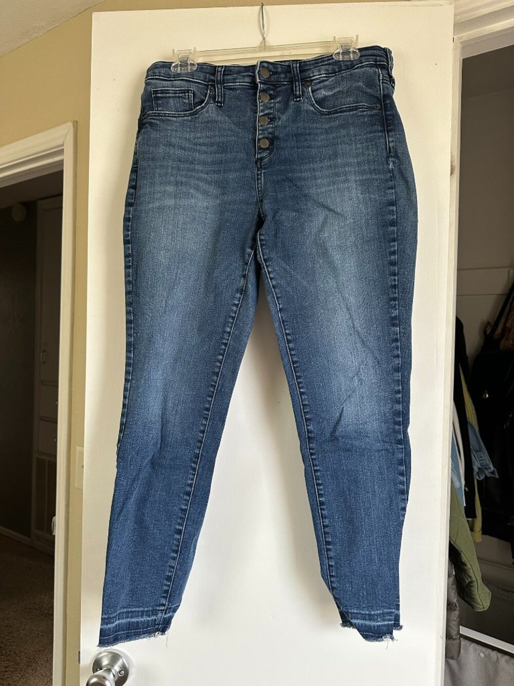 Size 12 (31) Universal Thread High Rise Skinny Jeans